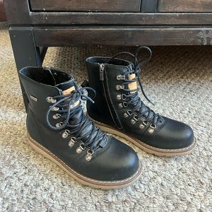 Royal Canadian winter boot